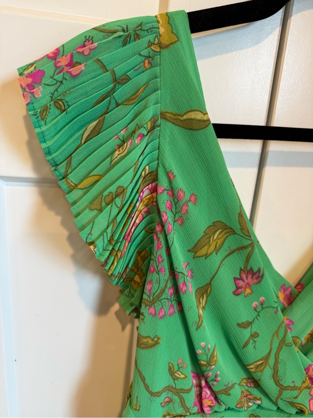 Anthropologie Green Floral Wrap Ruffle Dress, size 6. Like new. - Picture 6 of 9